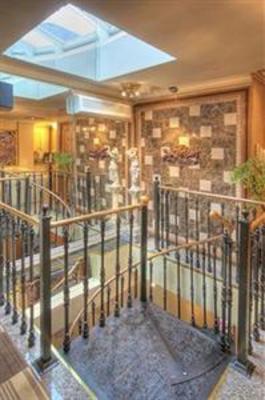 фото отеля Hotel Chateau Saint Marc Montreal