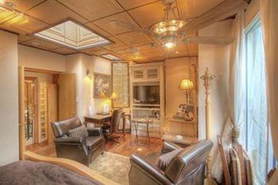 фото отеля Hotel Chateau Saint Marc Montreal
