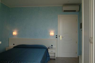 фото отеля Capital Hotel