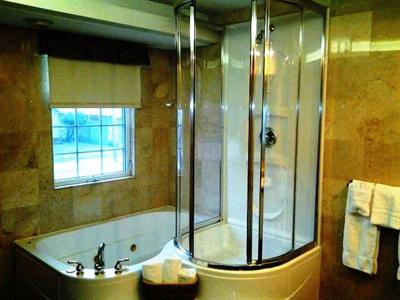фото отеля Lakeshore Suites Plus