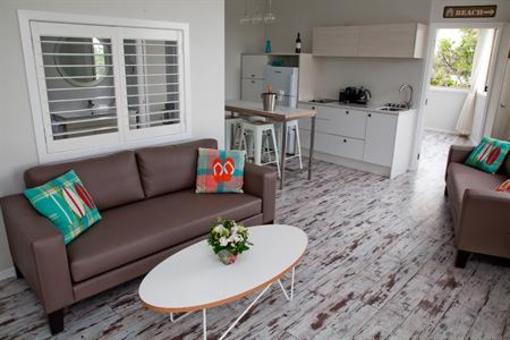 фото отеля Waiheke Central Apartments