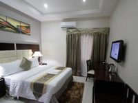 GrandBee Suites