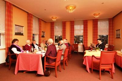 фото отеля Hotel Zur Linde Westerstede