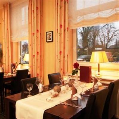 фото отеля Hotel Zur Linde Westerstede