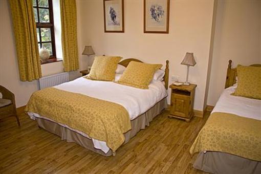 фото отеля Stables Apartment Fivemiletown