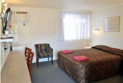 фото отеля A & A Lodge Motel Emerald