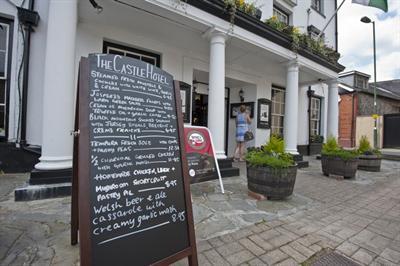 фото отеля Castle Hotel Llandovery