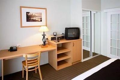 фото отеля Aarons All Suites Perth