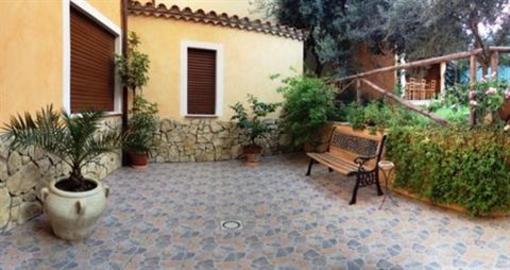 фото отеля Dimora Degli Ulivi B&B