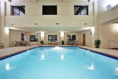 фото отеля Holiday Inn Express Hotel & Suites Lewisburg