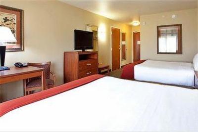 фото отеля Holiday Inn Express Hotel & Suites Lewisburg