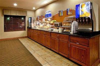 фото отеля Holiday Inn Express Hotel & Suites Lewisburg