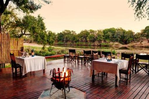 фото отеля Simbavati River Lodge