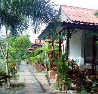 фото отеля Sandbeach Bungalow