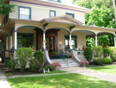 фото отеля Glens Falls Inn