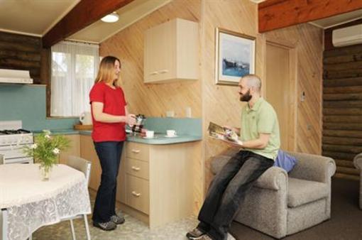 фото отеля Lazy Acre Log Cabins