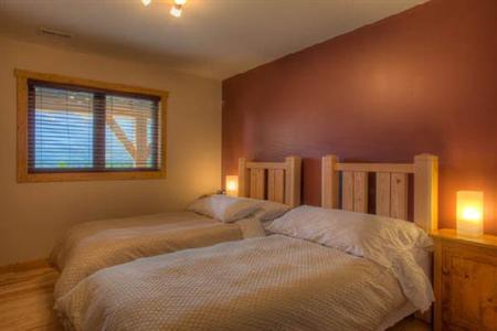 фото отеля Mount 7 Lodges Golden (British Columbia)