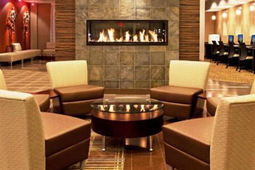 фото отеля Holiday Inn Detroit Metro Airport