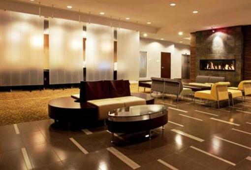 фото отеля Holiday Inn Detroit Metro Airport