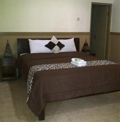 фото отеля Ndalem Suratin Guest House