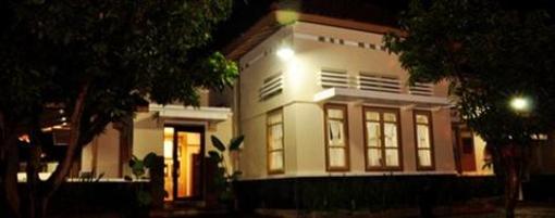 фото отеля Ndalem Suratin Guest House