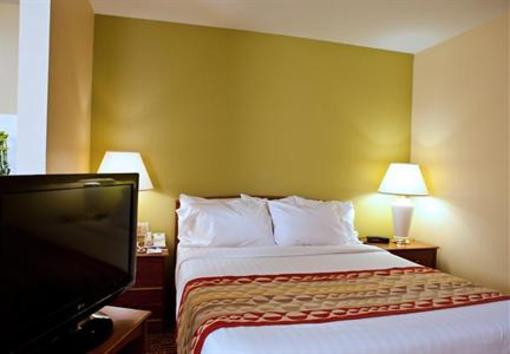 фото отеля TownePlace Suites Sterling Dulles North