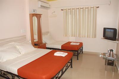 фото отеля Hotel Sai Snehal