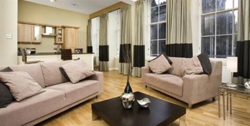 фото отеля St Giles Dovecot Apartments Edinburgh