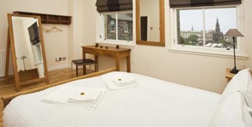 фото отеля St Giles Dovecot Apartments Edinburgh