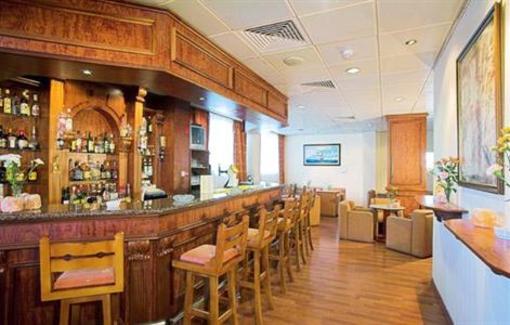 фото отеля Kapetanios Hotel Limassol