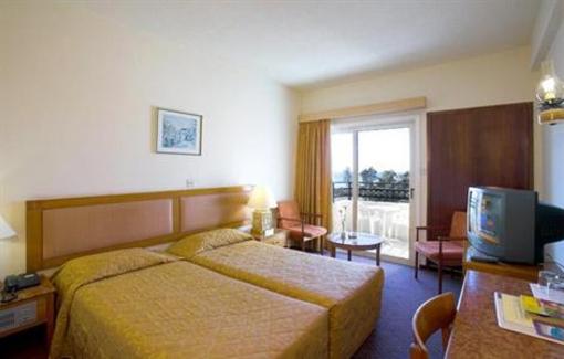 фото отеля Kapetanios Hotel Limassol