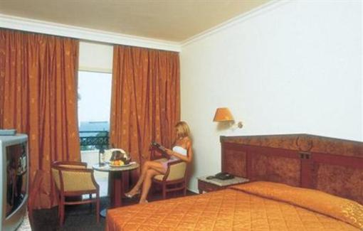 фото отеля Kapetanios Hotel Limassol