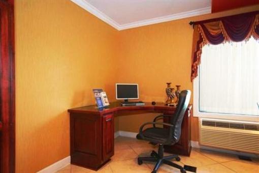 фото отеля Best Western Denham Springs