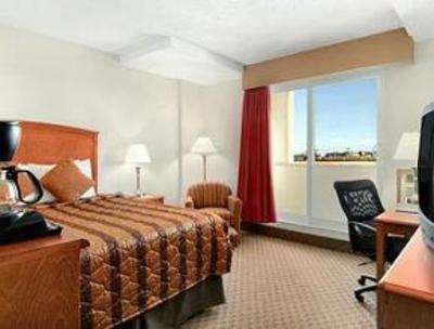 фото отеля Ramada Edmonton South