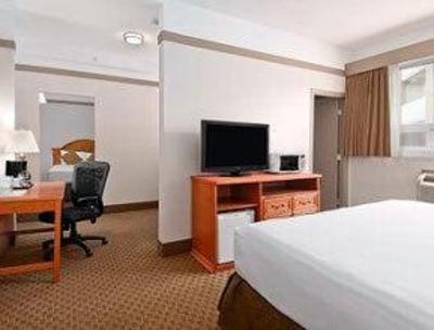 фото отеля Ramada Edmonton South