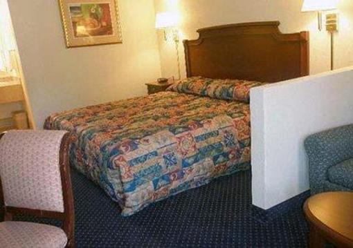 фото отеля Rodeway Inn & Suites Fort Jackson