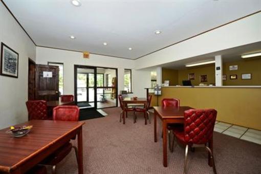 фото отеля Americas Best Value Inn Whitehall