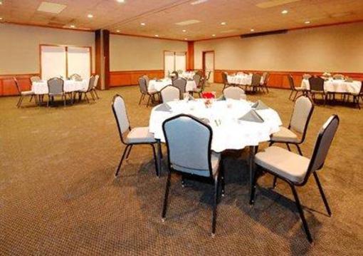 фото отеля Quality Inn & Conference Center