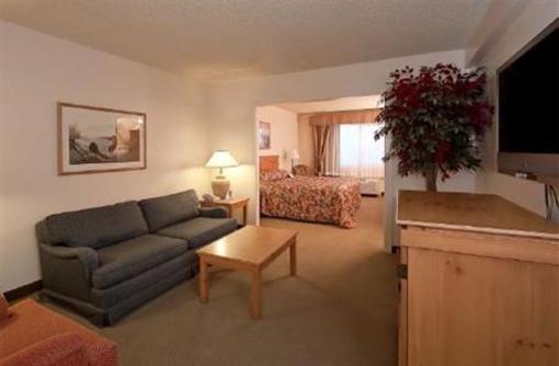 фото отеля Coast International Inn