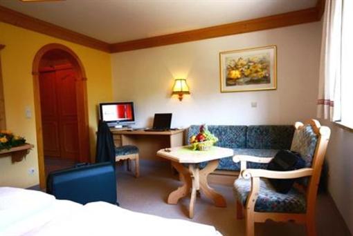 фото отеля Hotel Und Restaurant Köhlerhütte Fürstenbrunn Grünhain-Beierfeld