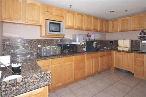 фото отеля Americas Best Value Inn & Suites Colorado Springs