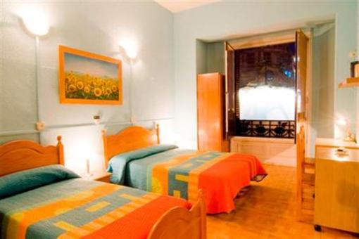 фото отеля Hostal Granvia 44