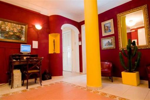 фото отеля Hostal Granvia 44