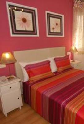 фото отеля Hostal Adria Santa Ana