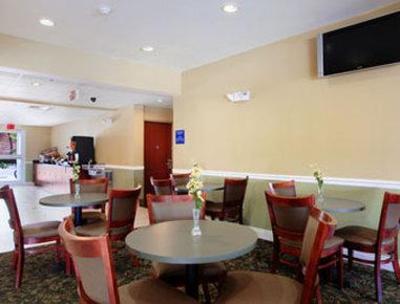 фото отеля Microtel Inn & Suites Panama City