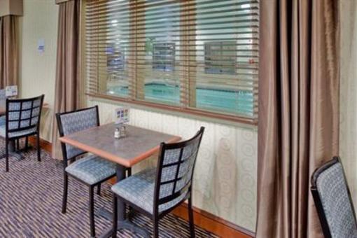 фото отеля Holiday Inn Express Hotel & Suites Exmore