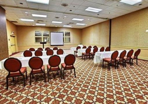 фото отеля Clarion Inn Tulsa International Airport