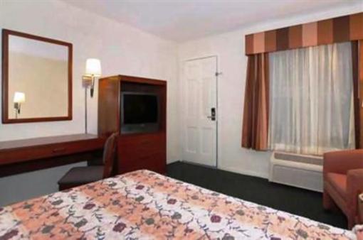 фото отеля Red Roof Inn Austin - South