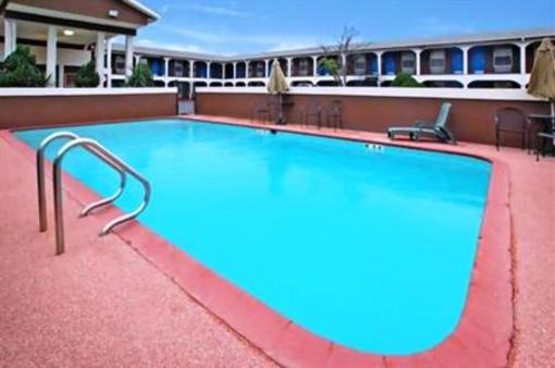 фото отеля Red Roof Inn Austin - South