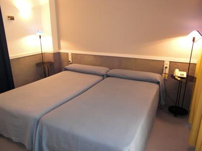 фото отеля Apartamentos Descartes Barcelona